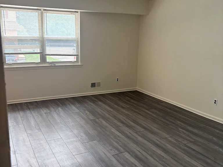 700 Country Ln #1 — Photo 3