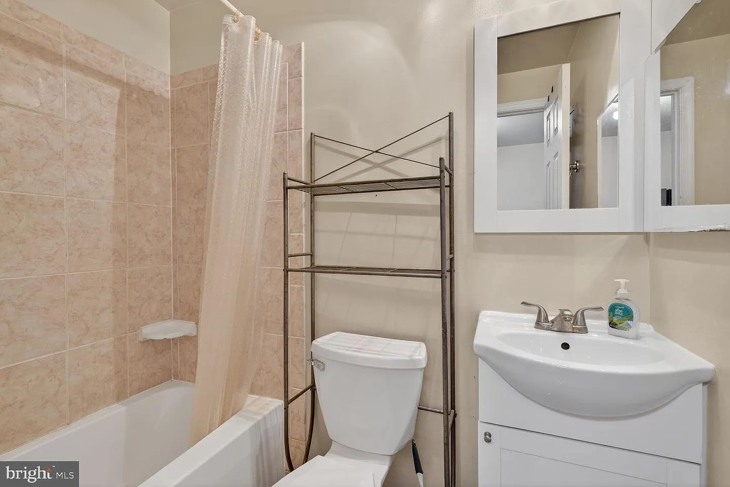 Studio, 400 sqft, $1,745 — Photo 3