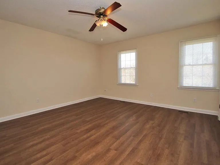 1410 Country Club Ct — Photo 9