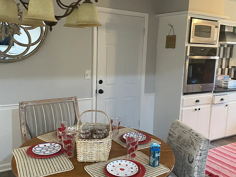 1718 Dougherty Dr — Photo 9