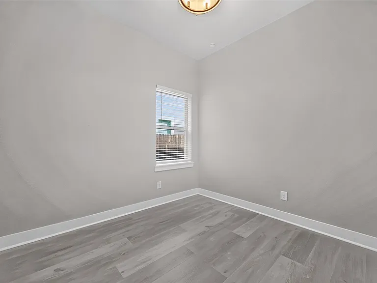 18410 Central Creek Dr — Photo 24