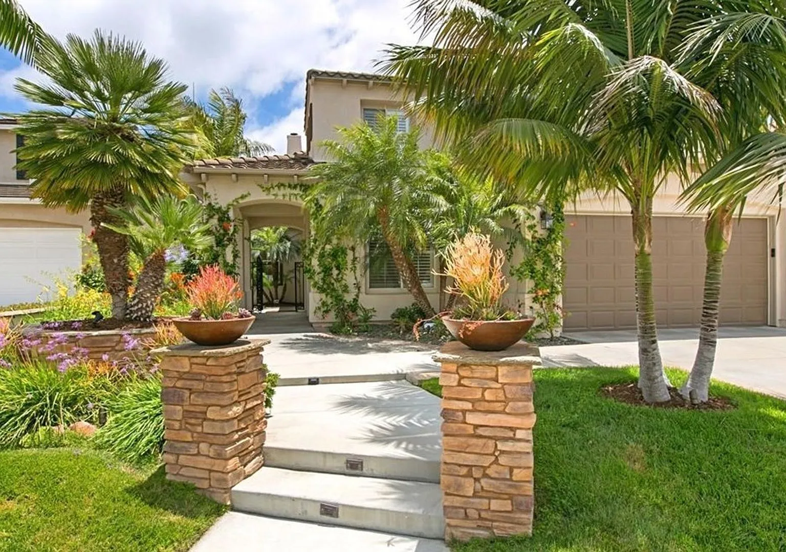 Stunning La Costa Valley Furnished Home — Photo 2