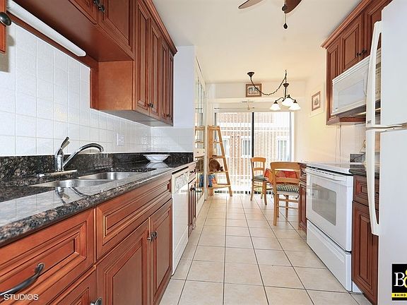 4th image of 1702 Mill St APT 601