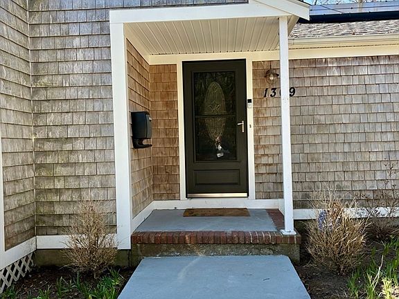 2nd image of 1309 Shootflying Hill Rd