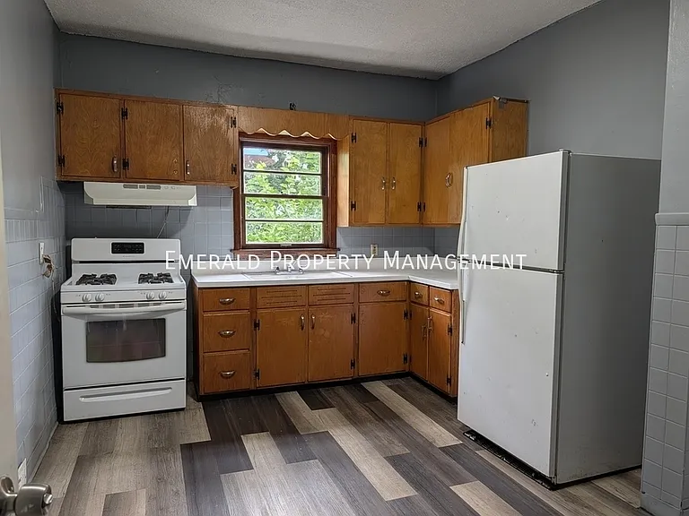 964 N Court St — Photo 18