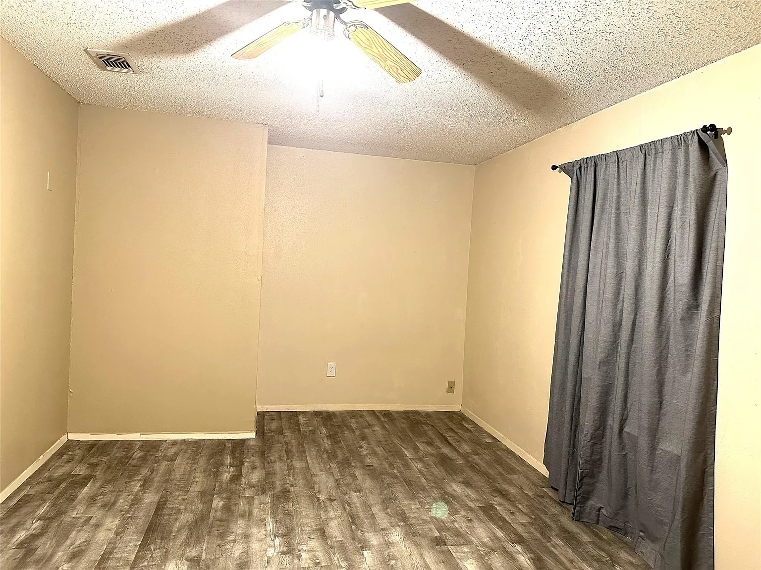 3 bed, 2.5 bath, 1518 sqft, $1,700 — Photo 2