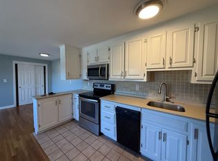 224 School St APT 10, Walpole, MA 02081