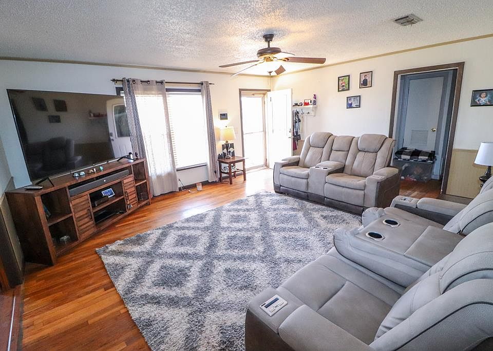 605 Saunders St Coahoma, TX, 79511 - Apartments for Rent | Zillow