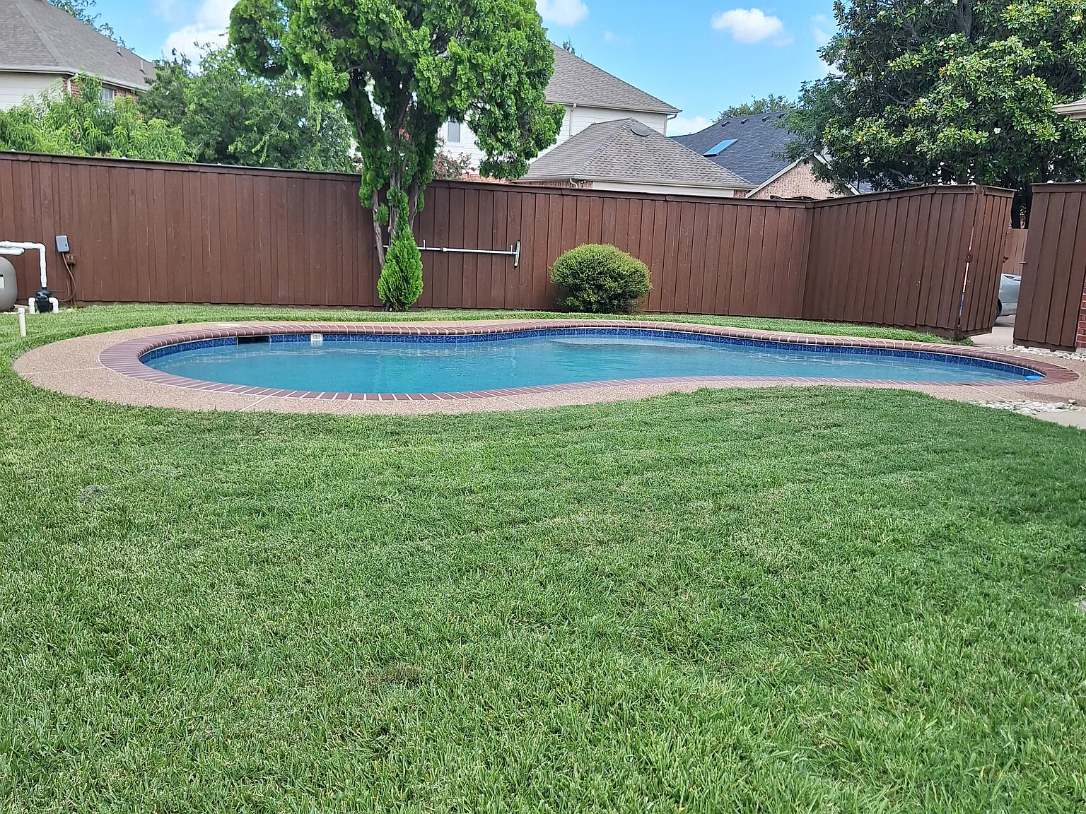 4 bed, 2400 sqft, $3,295 — Photo 2