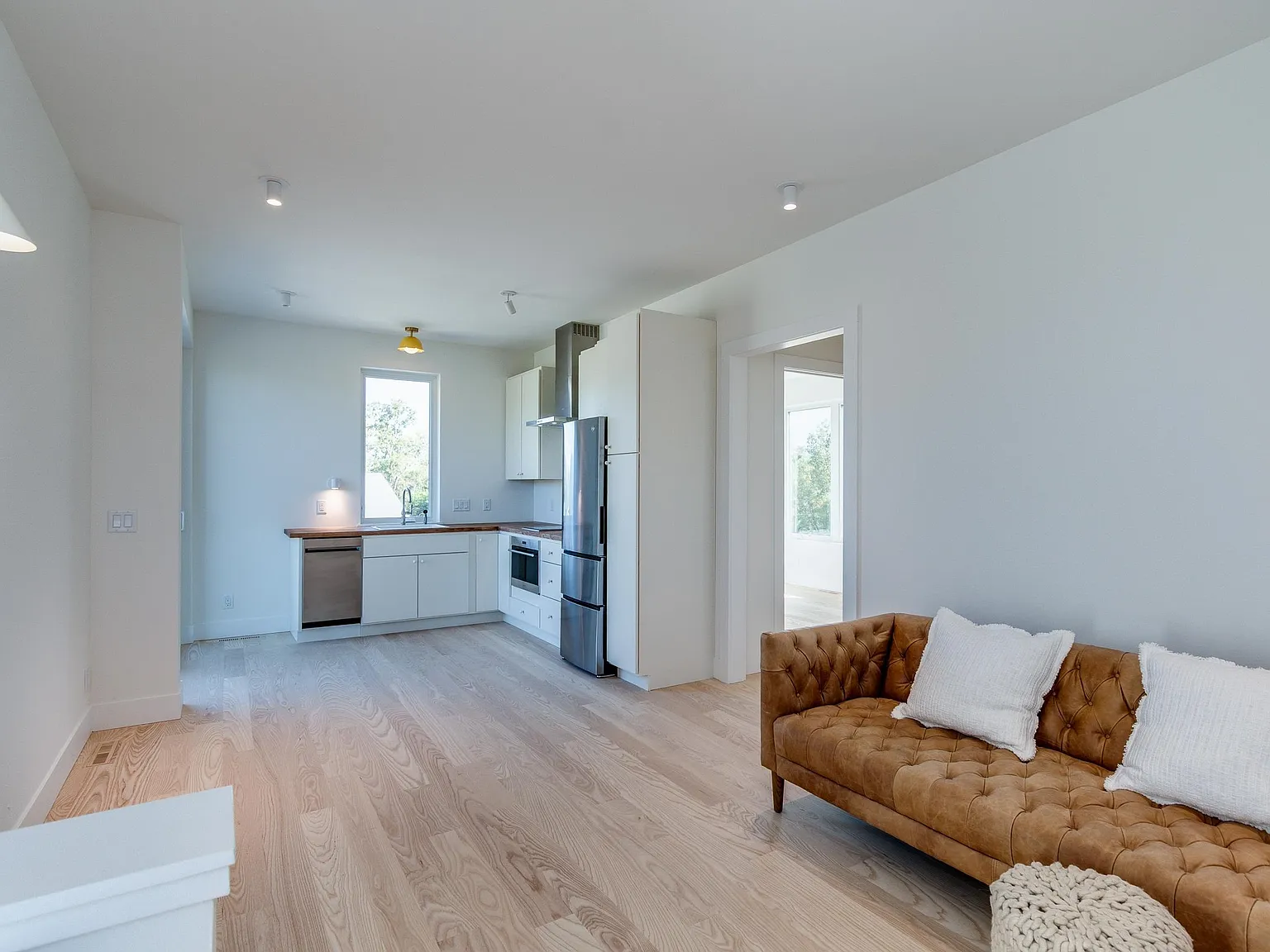 1 bed, 1.0 bath, 654 sqft, $1,995 — Photo 3