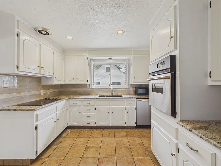 1695 E Cornell Ave — Photo 9