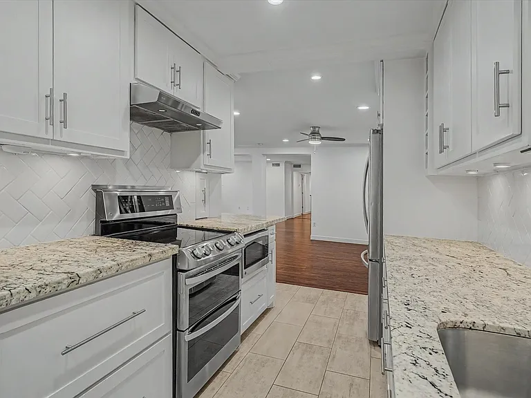 7575 Katy Fwy #4 — Photo 26