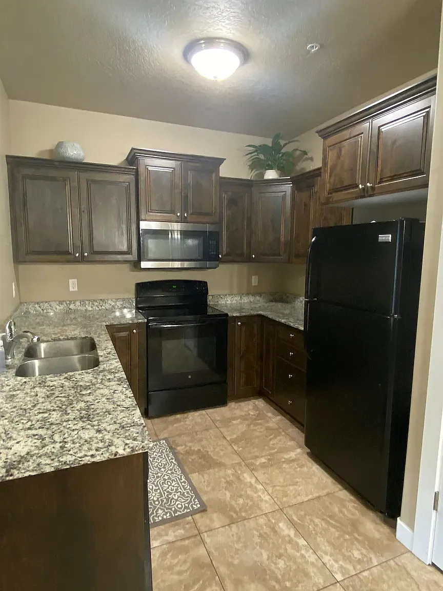 3 bed, 1200 sqft, $1,695 — Photo 3