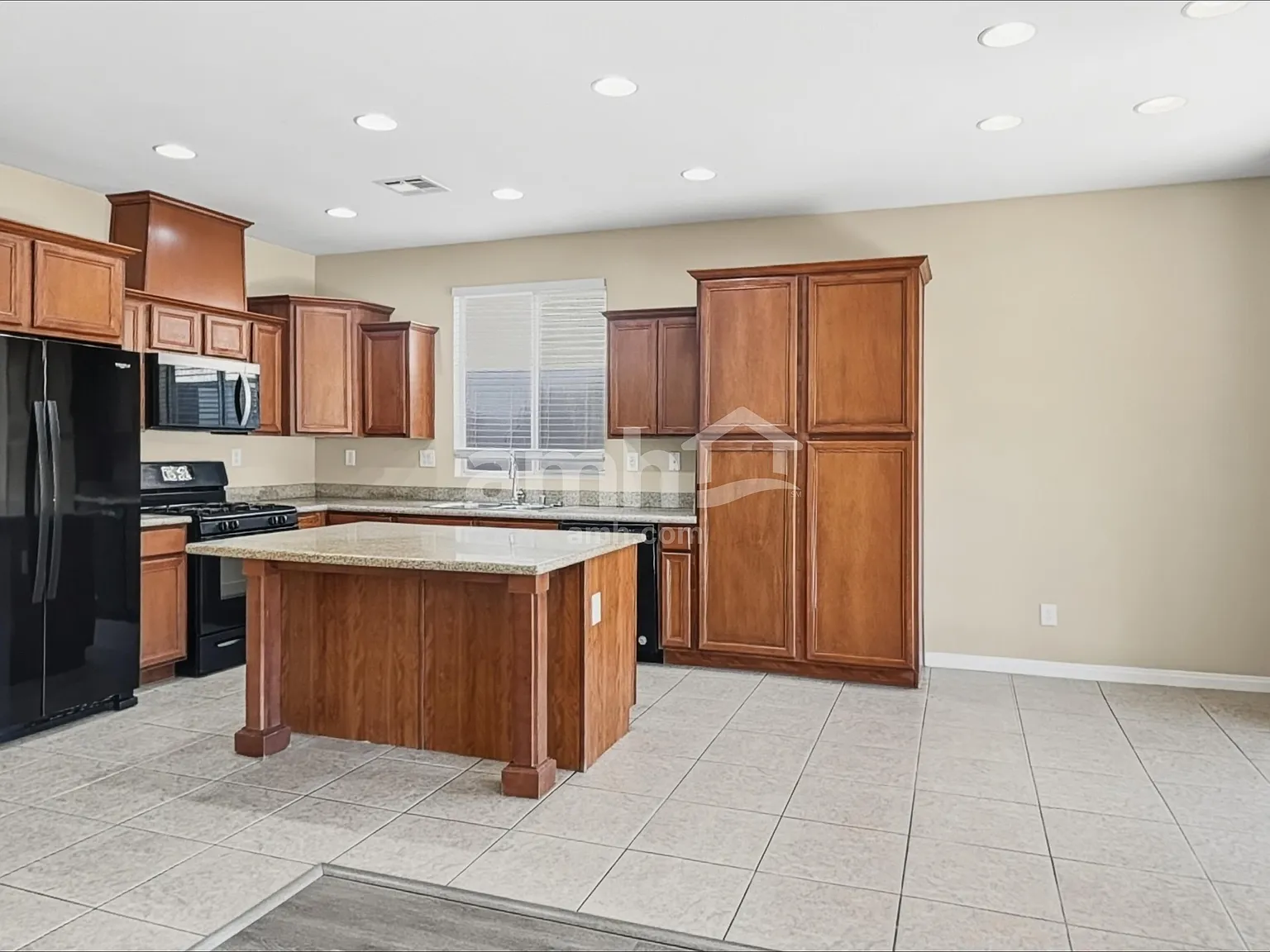 5 bed, 3.0 bath, 2631 sqft, $2,730 — Photo 4