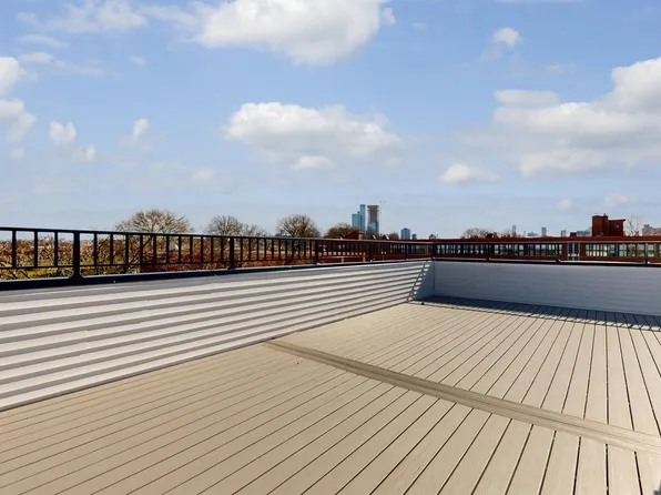 220 Freeman Avenue image 23 of 30