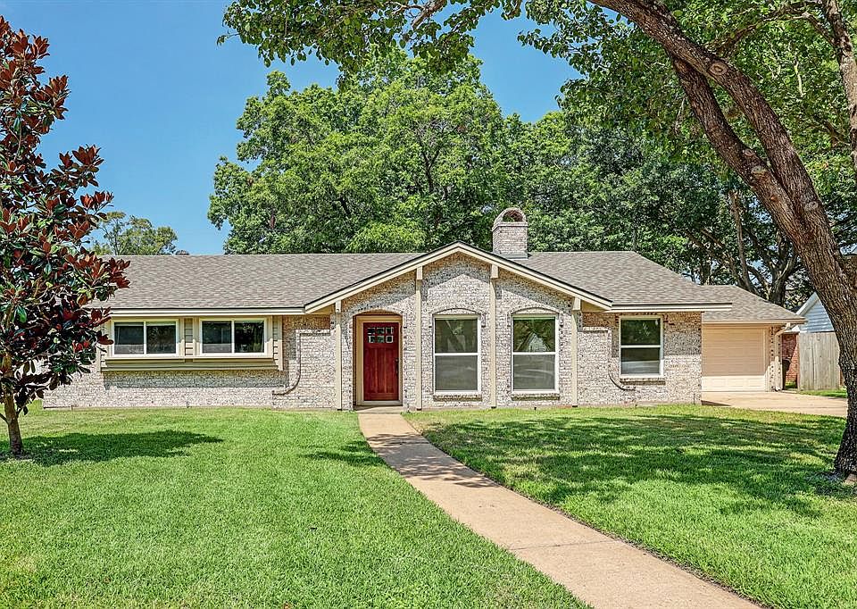 1st image of 2631 Pomeran Dr