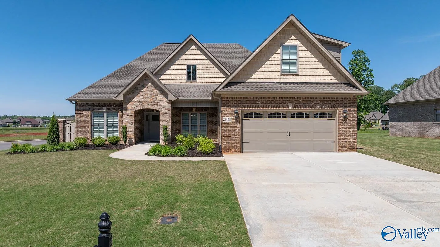 4 bed, 2.0 bath, 2165 sqft, $2,800 — Photo 2