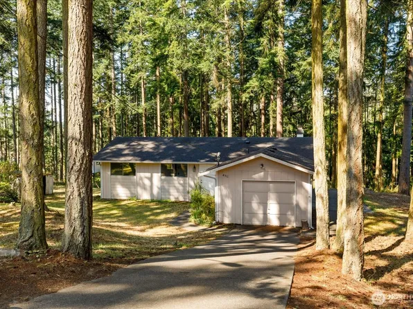 4511 Woodland Circle, Oak Harbor, WA 98277