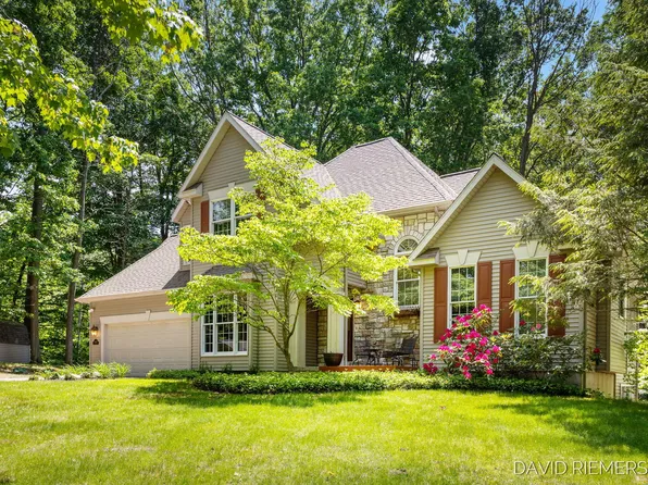 16228 Heritage Trl, Spring Lake, MI 49456