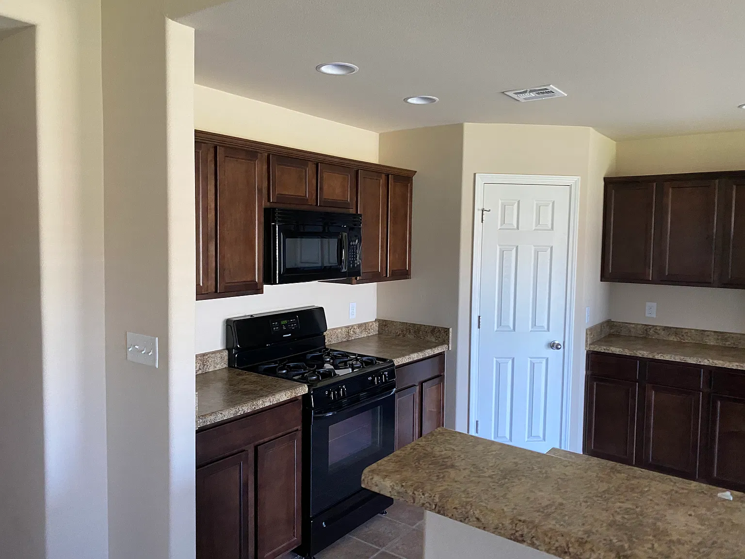 3 bed, 1550 sqft, $1,850 — Photo 2