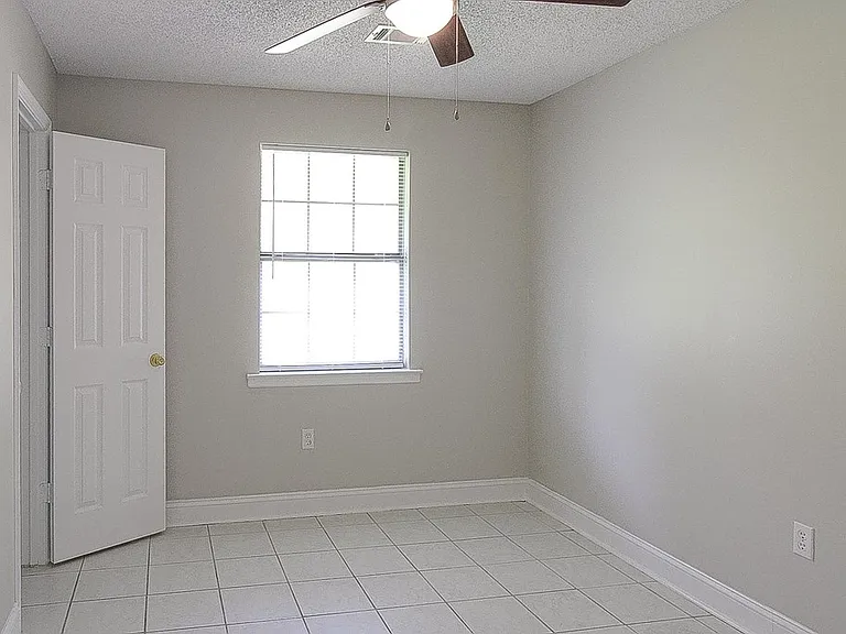 1235 Pineridge Way — Photo 14