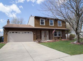 1185 La Fayette Dr, South Elgin, IL 60177