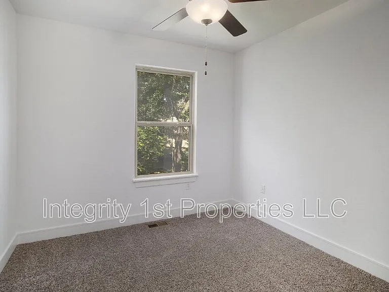 8831 N Helena Ave — Photo 12