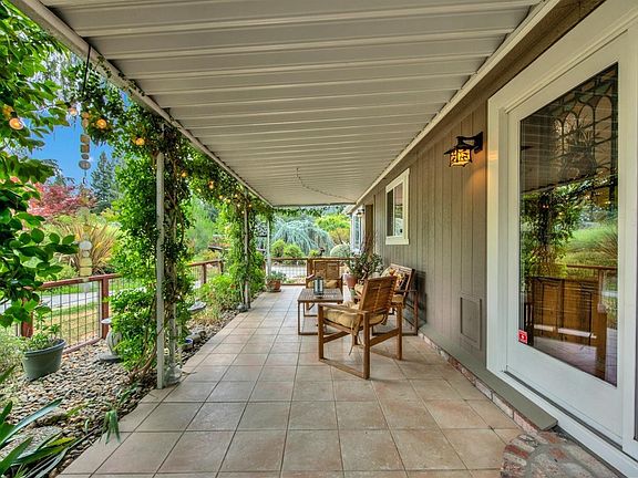 5th image of 34 Redondo Court