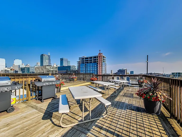 312 N May St #4K — Photo 20