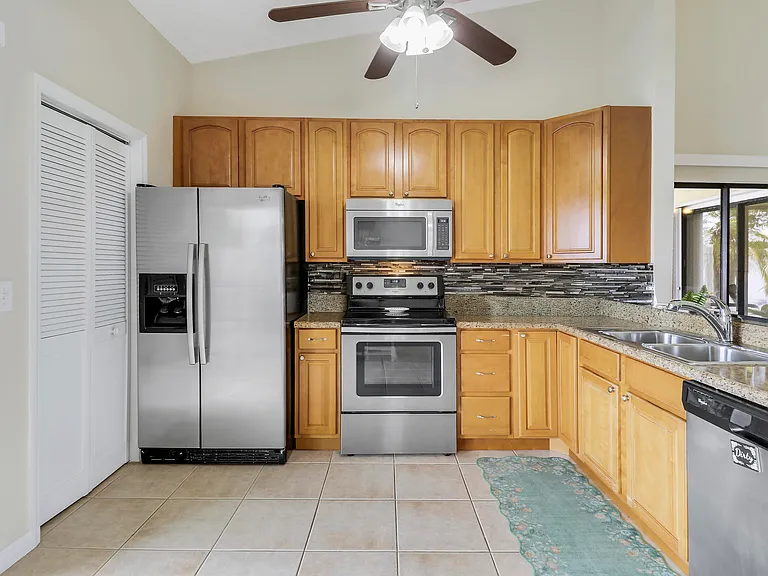 703 Stonewood Ct #16C — Photo 13
