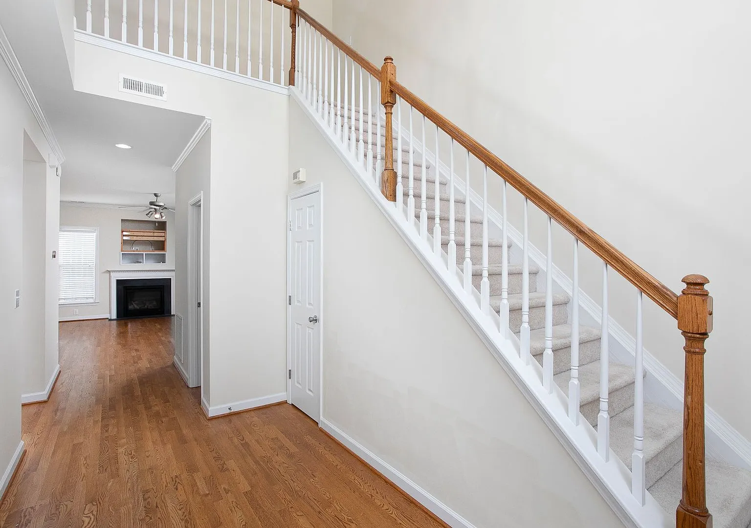 Beautiful 3 Bedroom/ 2.5 Bath Townhome in Northern Durham! Available Now! — Photo 3