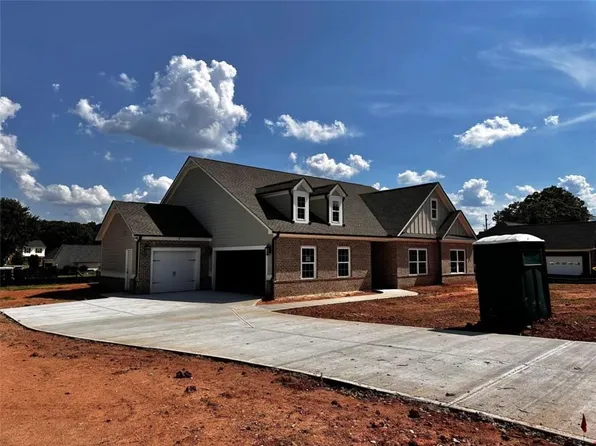 1205 White Columns Dr, Monroe, GA 30656