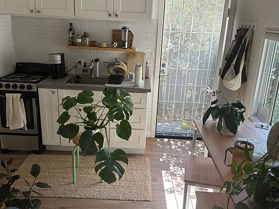 entry way and security screen door
