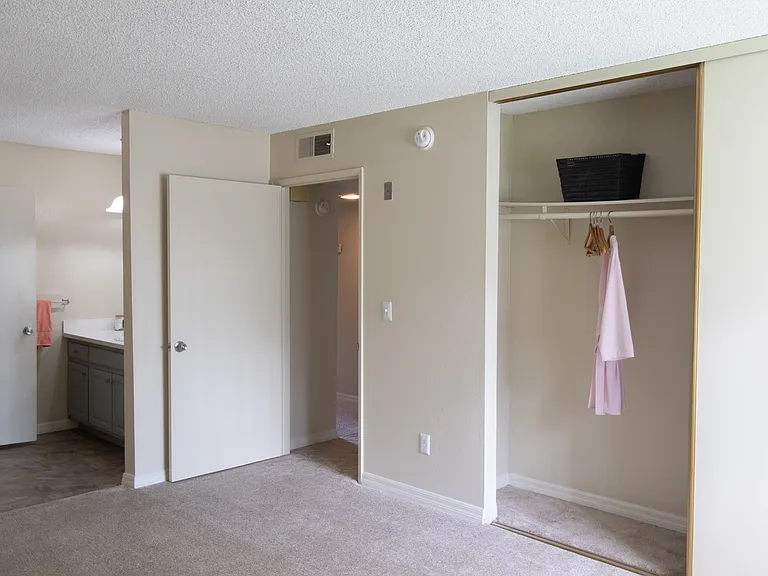 Gold Coast Apartments — Photo 62