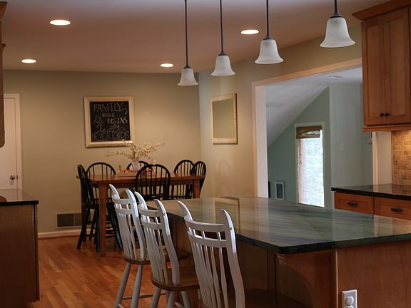 4th image of 2301 Downey Dr