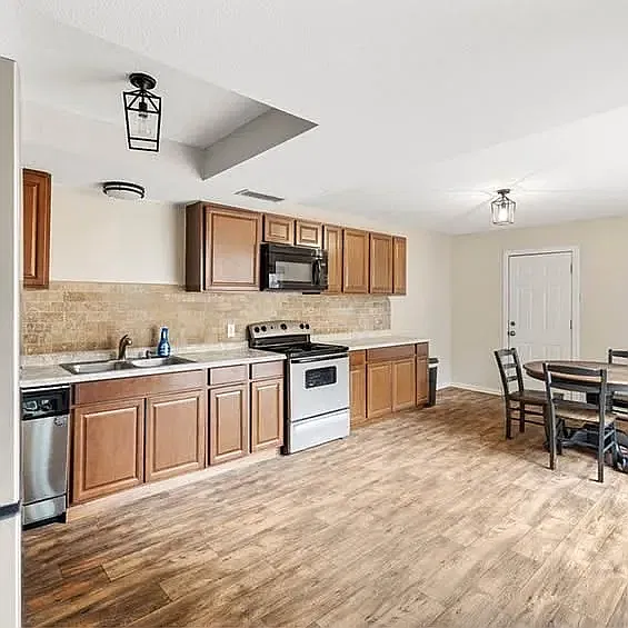 4218 Kenbrook Dr — Photo 3