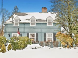 15 Brook Manor Ln, Pleasantville, NY 10570