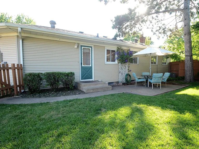 Enjoy Outdoor Entertaining and Relaxing