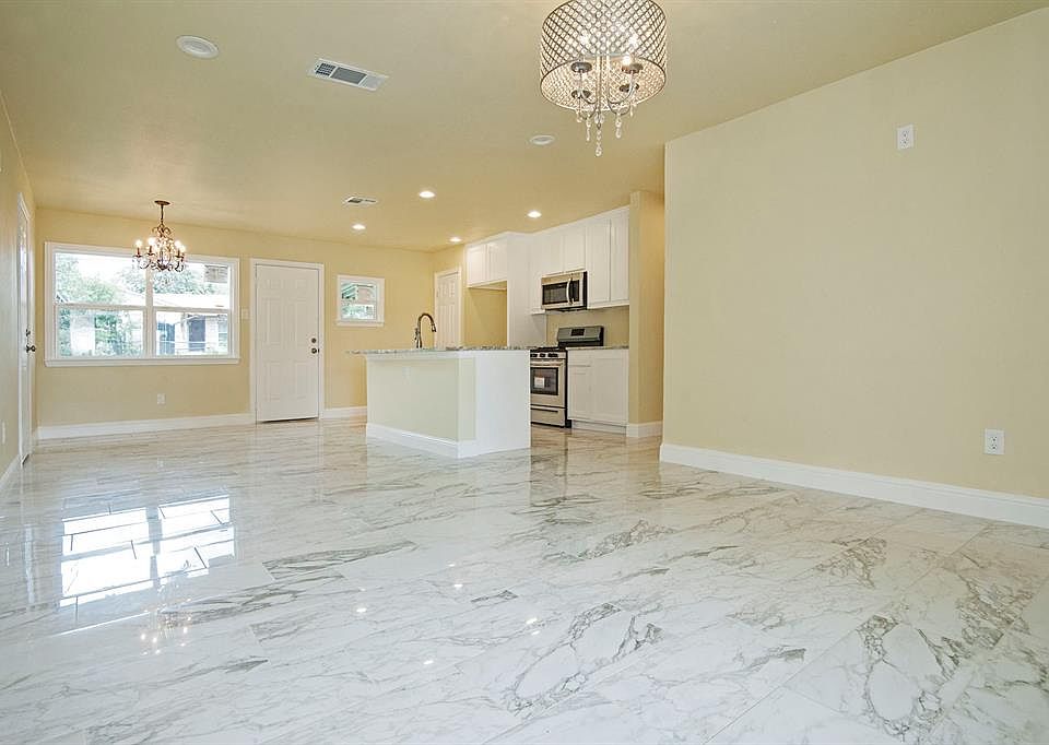 1st image of 2607 Rosewood Dr