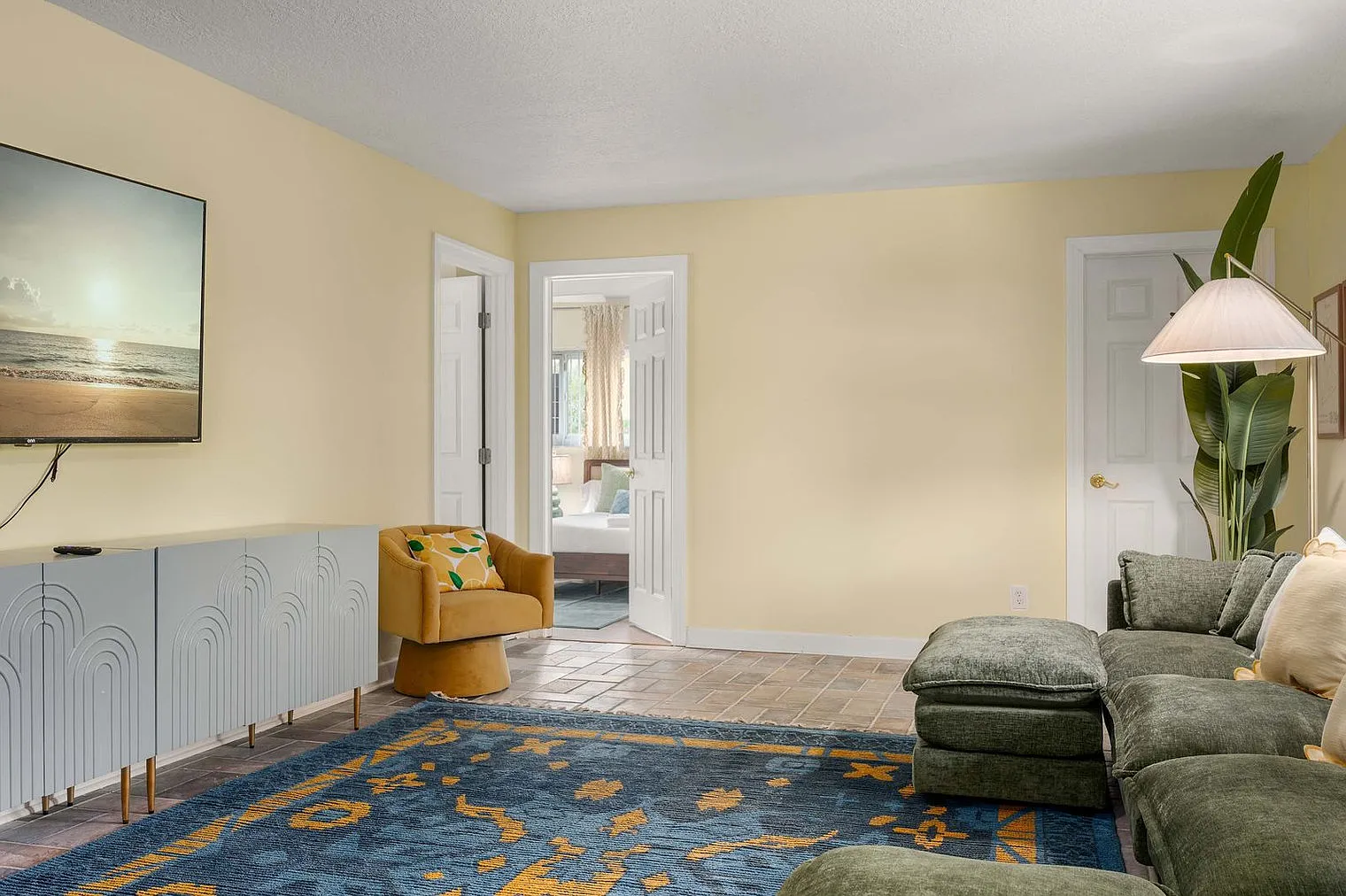 5 bed, 3.0 bath, 2077 sqft, $10,650 — Photo 4