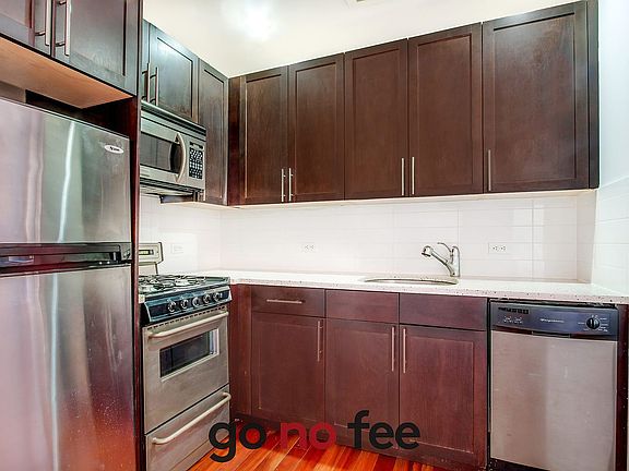 4th image of 454 Manhattan Ave APT 4