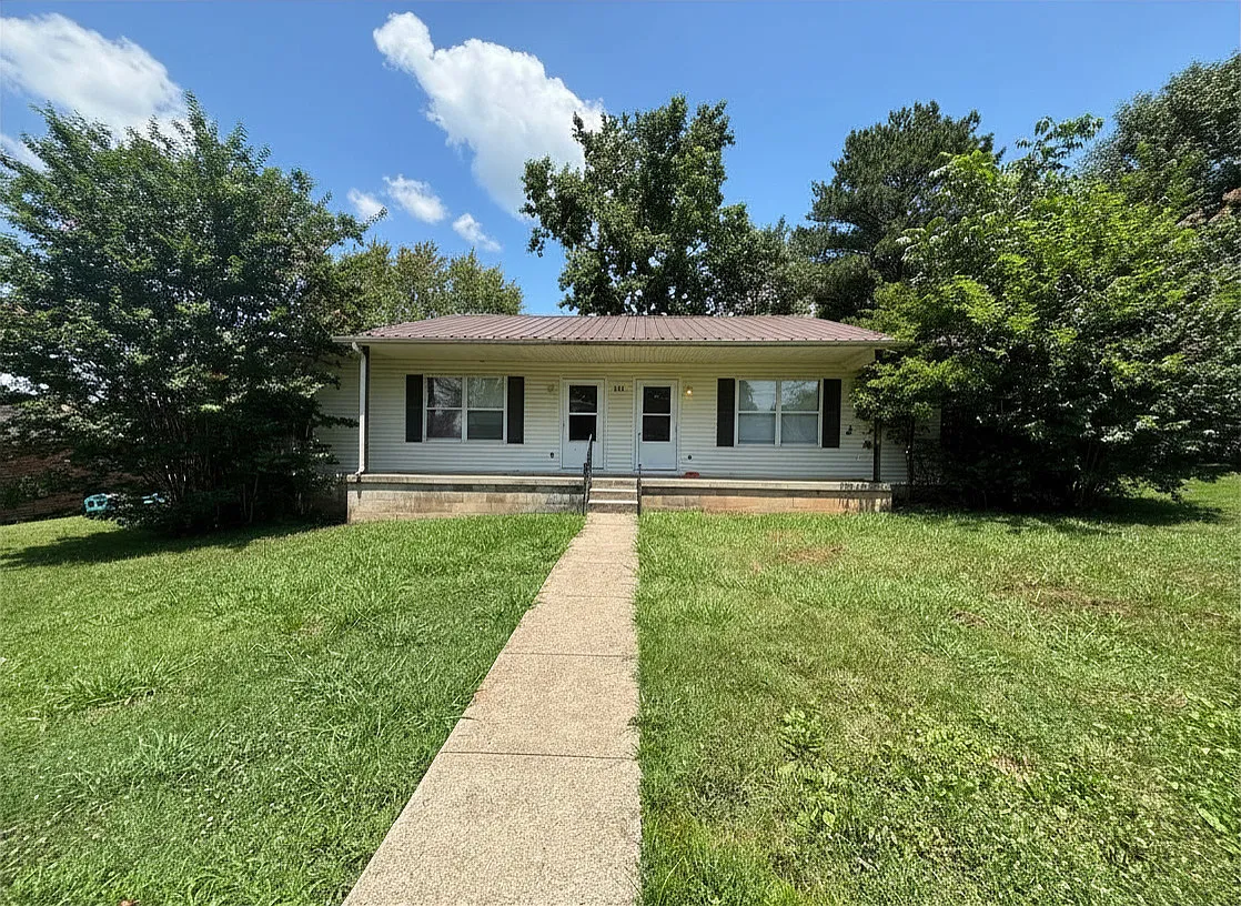 2 bed, $795 — Photo 1