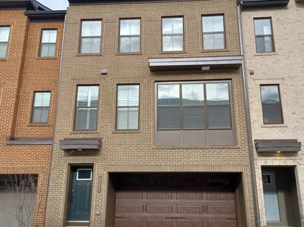 6230 Almerico Pl, Alexandria, VA 22312