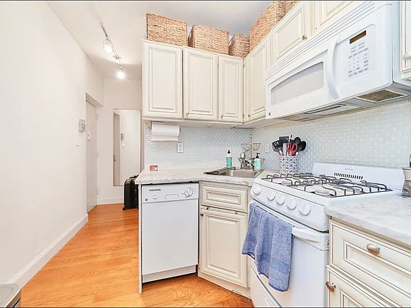 5th image of 55 Barrow St APT 11