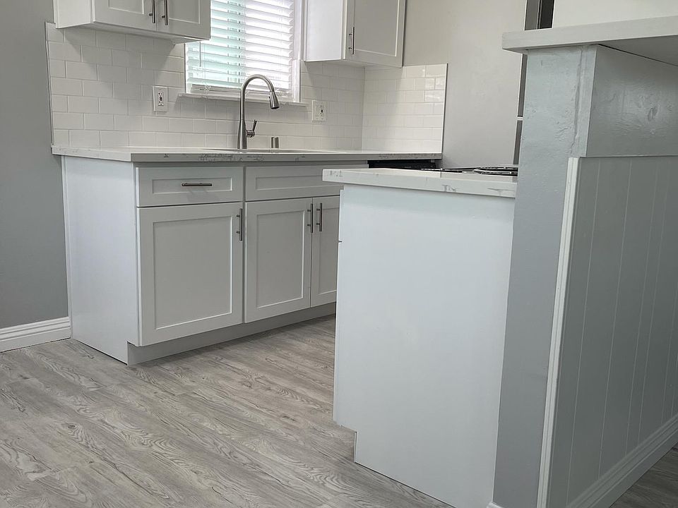Kitchen and dining area/breakfast nook