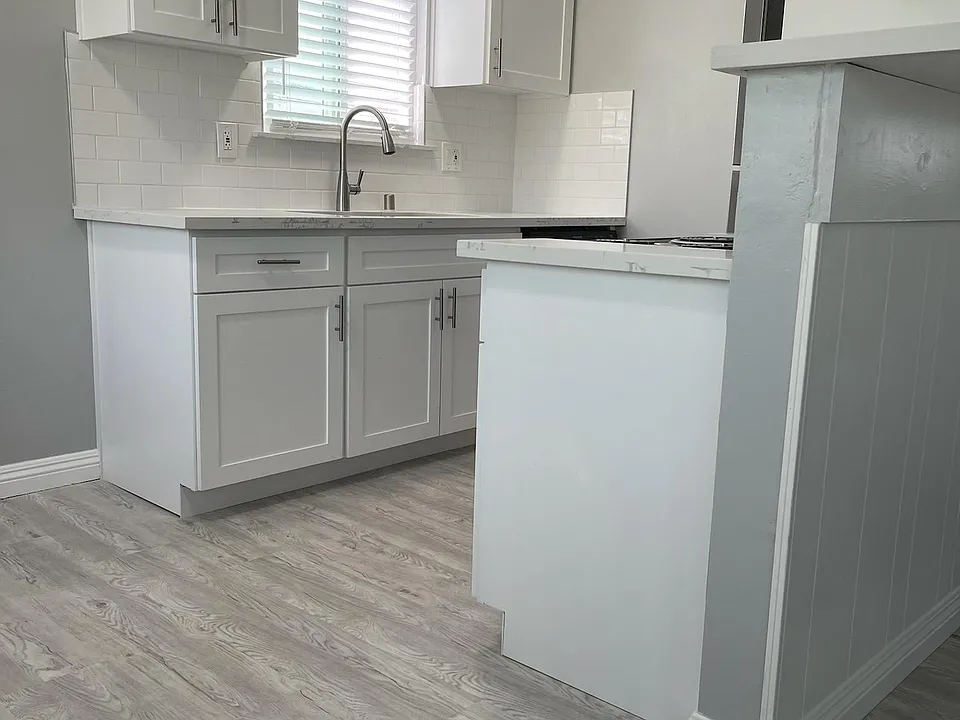 Kitchen and dining area/breakfast nook