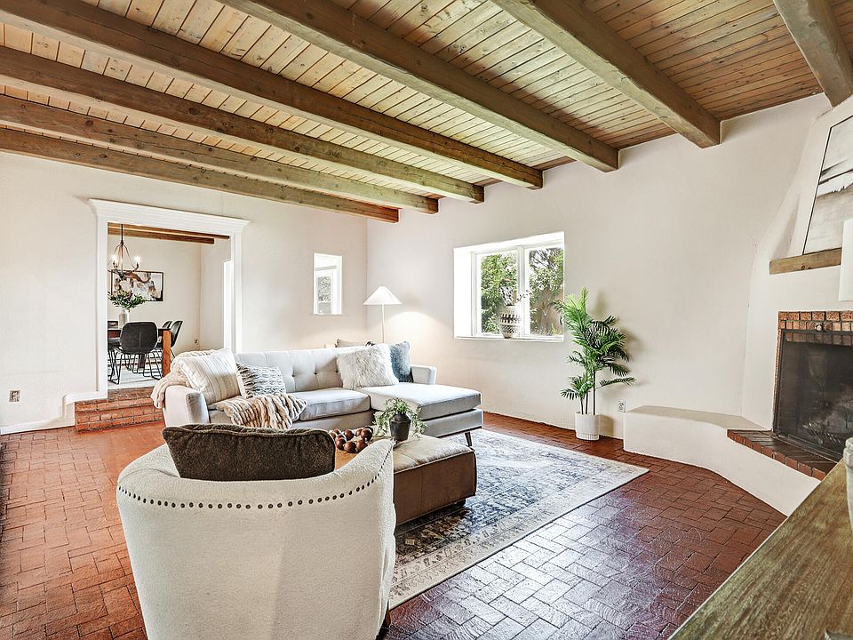 1st image of 847 W La Entrada