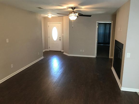 3rd image of 3931 Elmcrest Dr