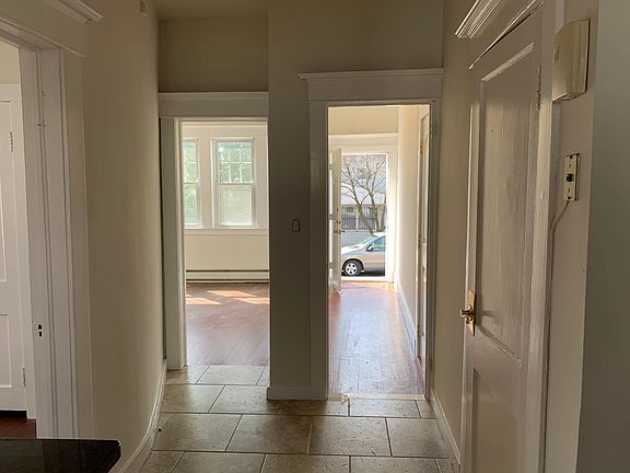 Entrance from the front door into the kitchen