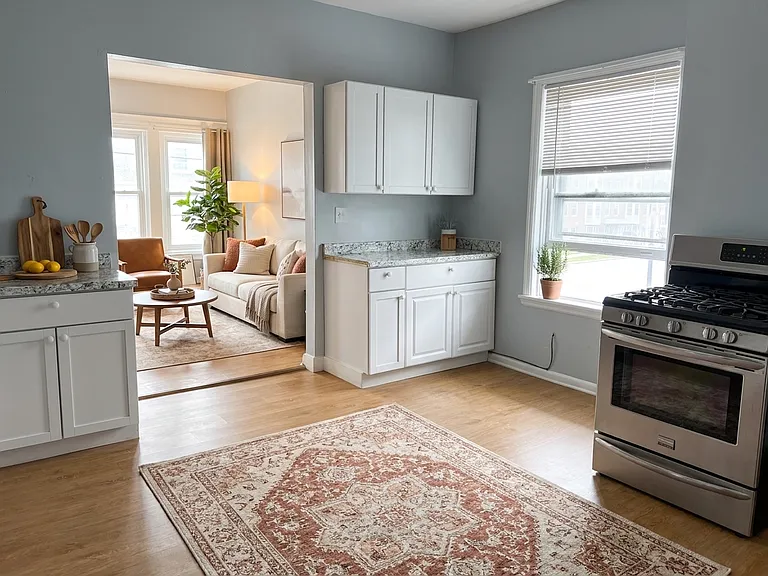 243 Niagara St #2 — Photo 1
